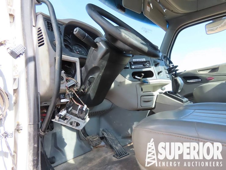 2018-peterbilt-567-image-6