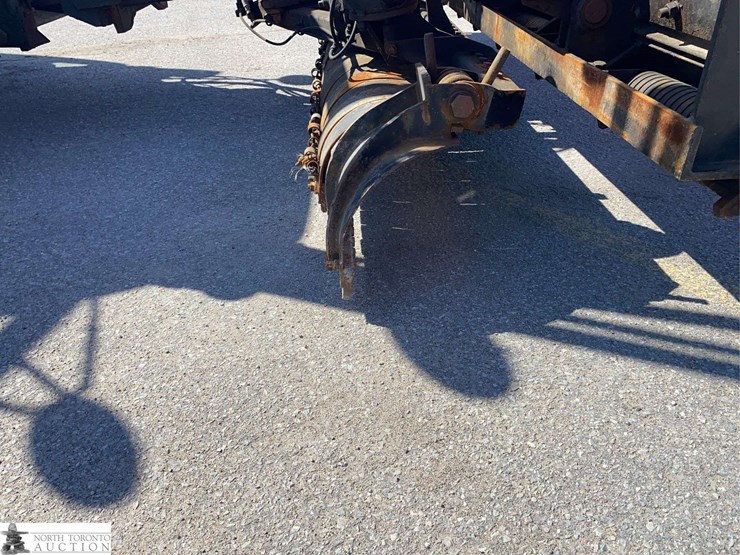 2016-freightliner-108sd-image-38