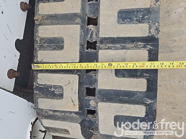 2021-bobcat-t740-image-21