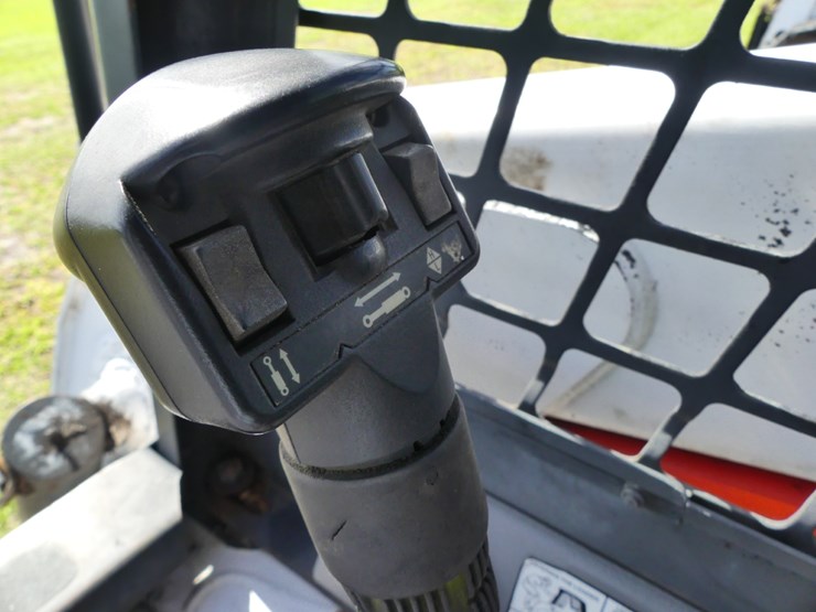 2008-bobcat-t250-image-12