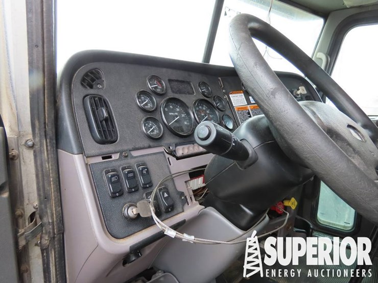2013-peterbilt-365-image-6