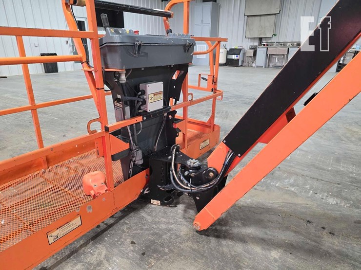 2019-jlg-460sj-image-16