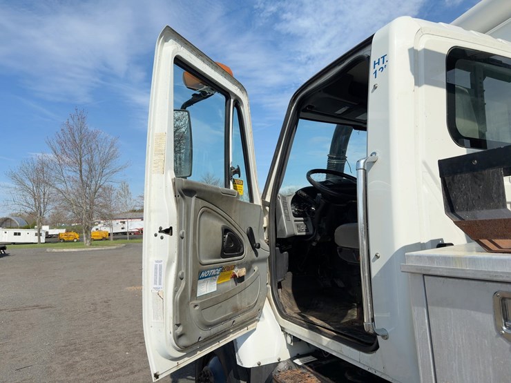 2006-international-7400-image-24