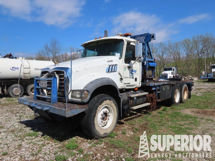 (x)-(6-3)-2009-mack-gu713-t/a-winch-truck-w/-day-c...-image-1