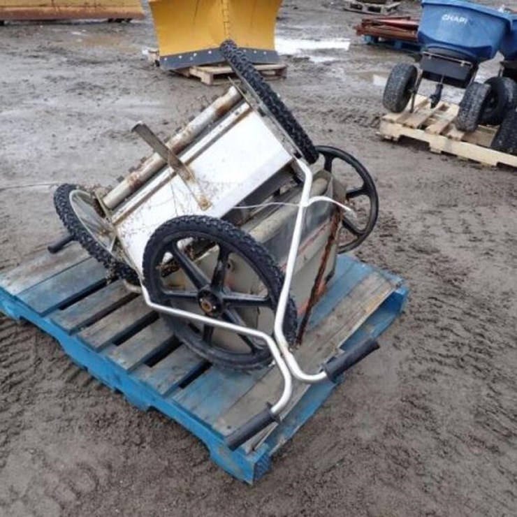 Qty Of (2) Spreaders