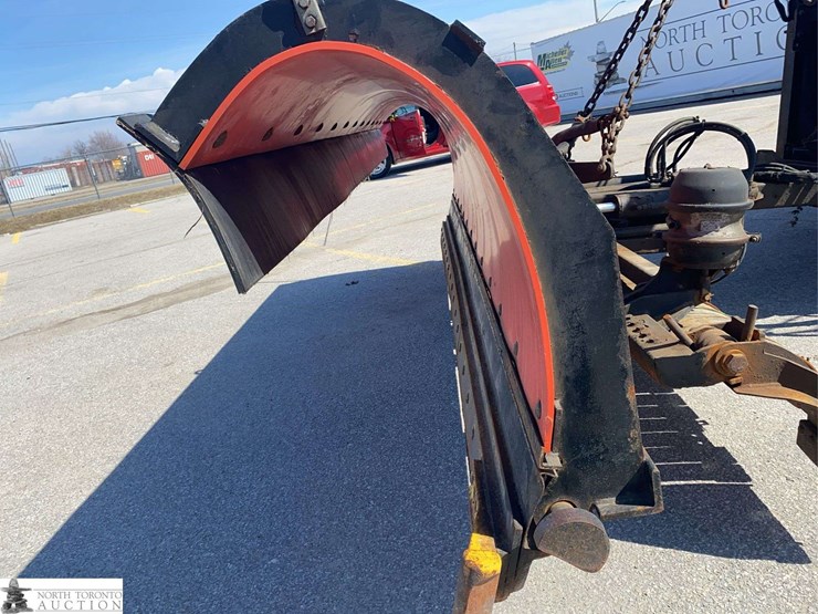 2016-freightliner-108sd-image-42