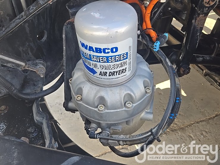 2014-freightliner-cascadia-113-image-67