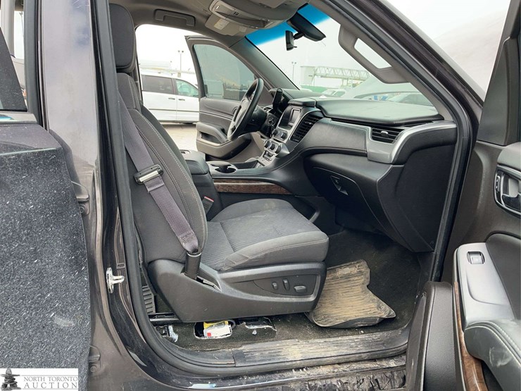 2017-chevrolet-tahoe-image-19