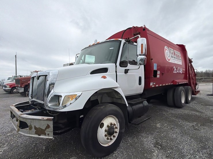 2004-international-7400-image-1