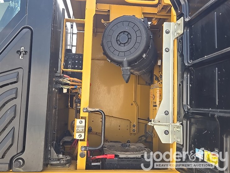 2017-caterpillar-336fl-image-37