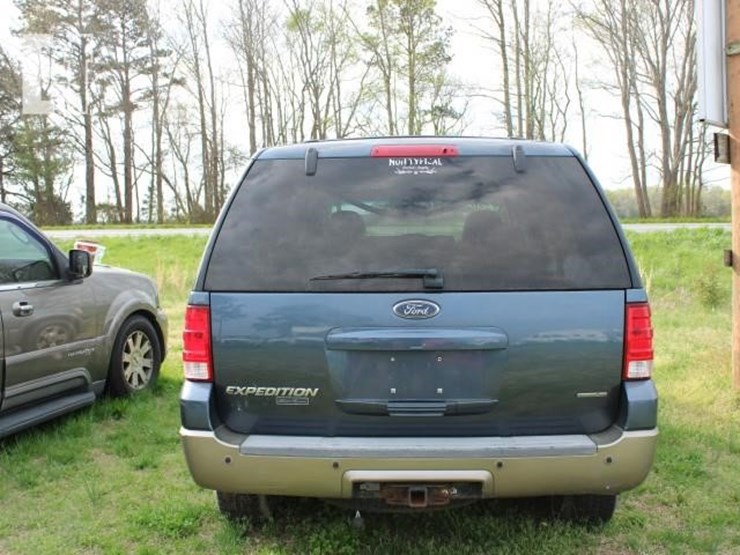 2004-ford-expedition-image-4