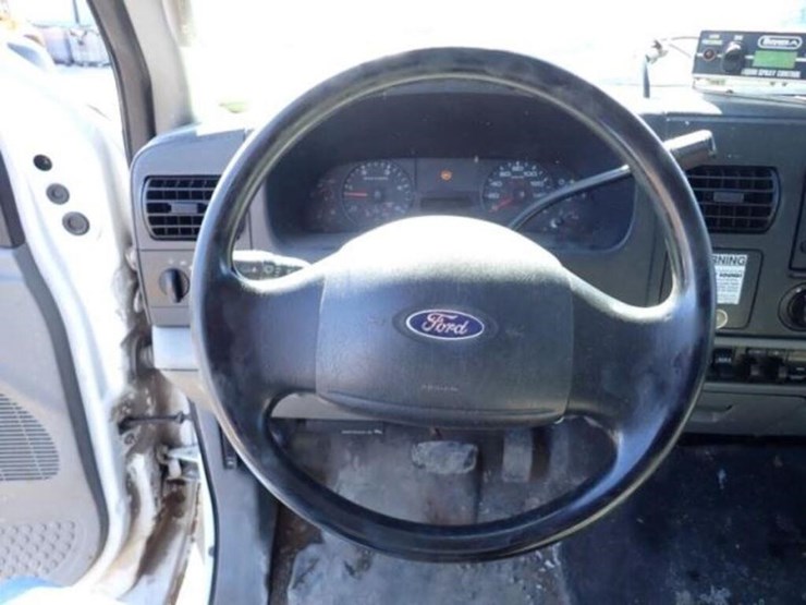 2007-ford-f550-xl-image-12