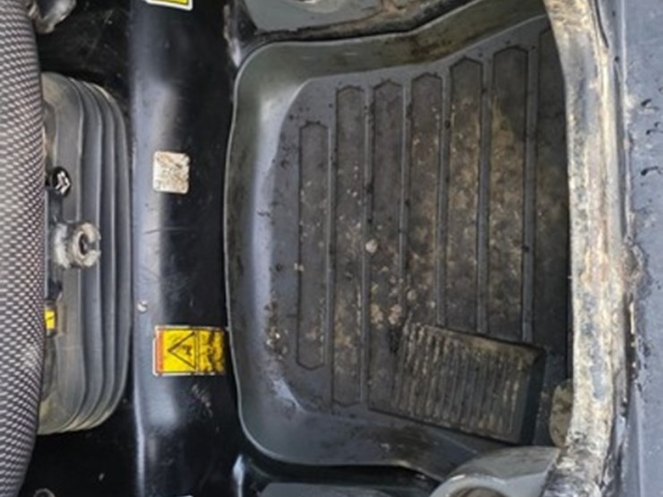 2022-caterpillar-272d3-image-43