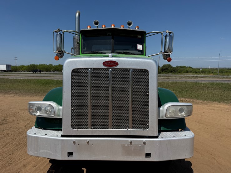2020-peterbilt-367-image-2