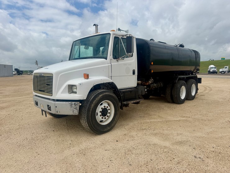 2000-freightliner-fl80-image-1