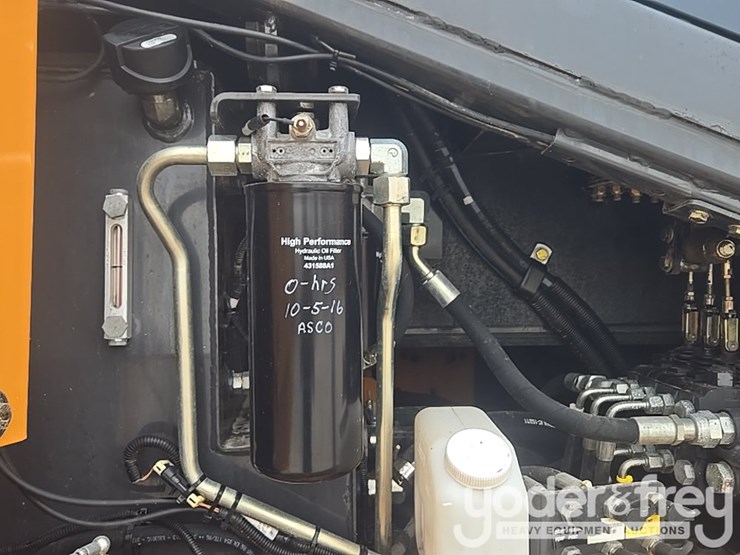 2016-case-750m-image-67