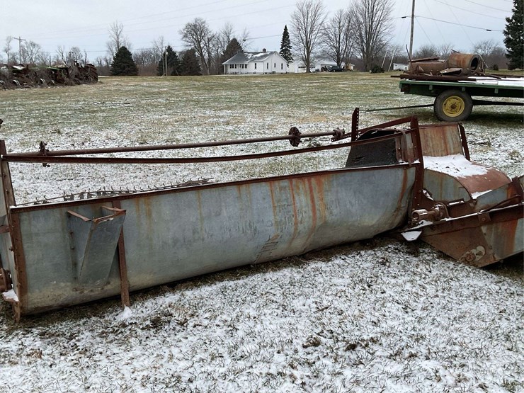 fordson-with-mounted-gleaner-combine-image-54