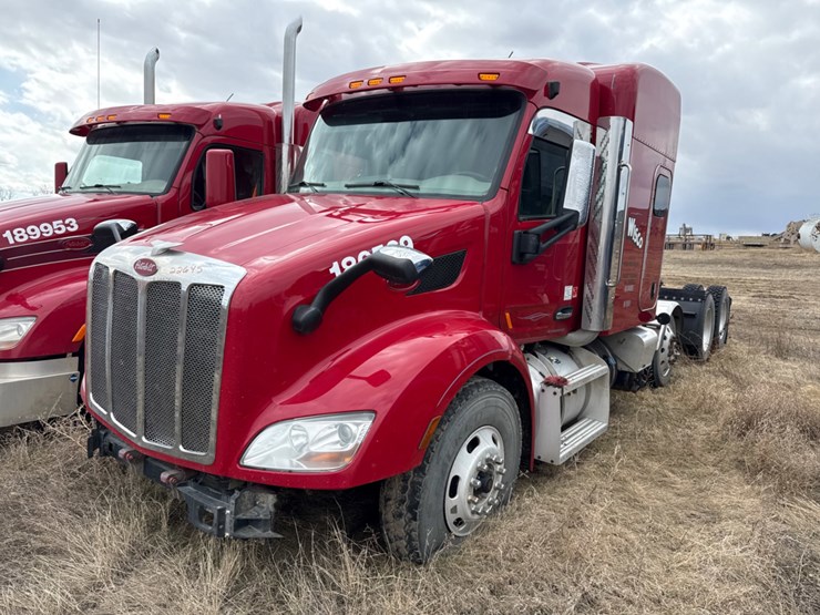 2018-peterbilt-579-image-1