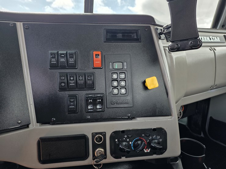 2022-westernstar-daycab-4700-concrete-mixer-truck-image-9