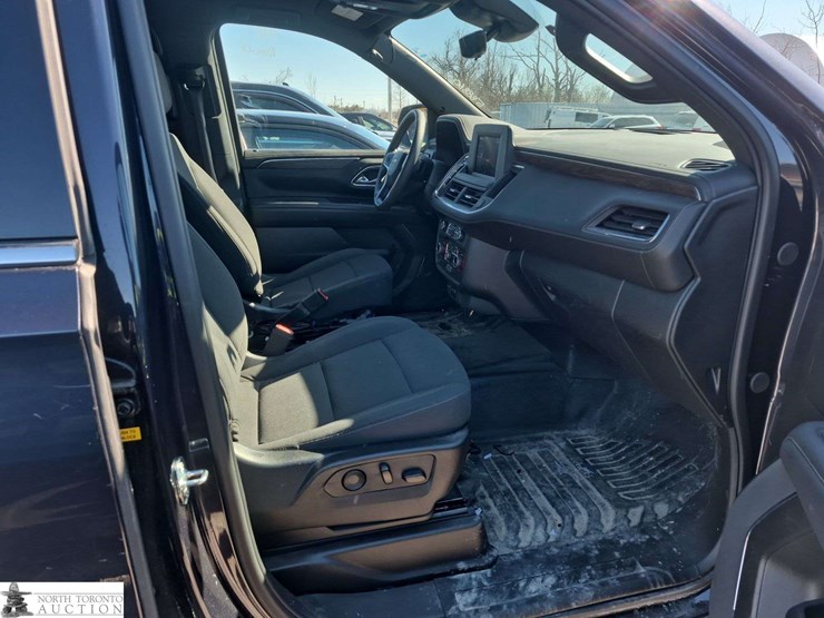 2023-chevrolet-tahoe-image-22