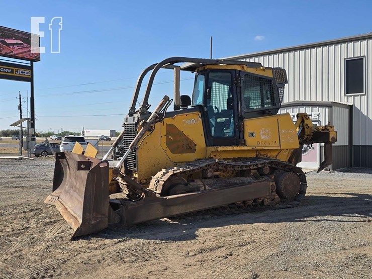 2006-deere-750j-image-1