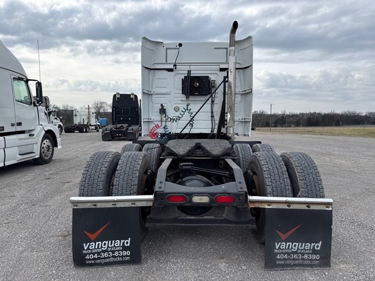 #31952-•-2010-volvo-vnl-tandem-axle-truck-tractor-image-6