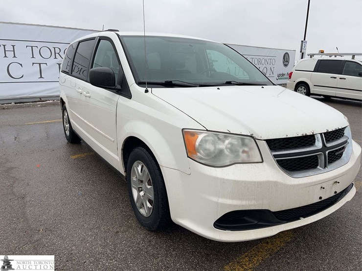 2013-dodge-grand-caravan-se-image-3