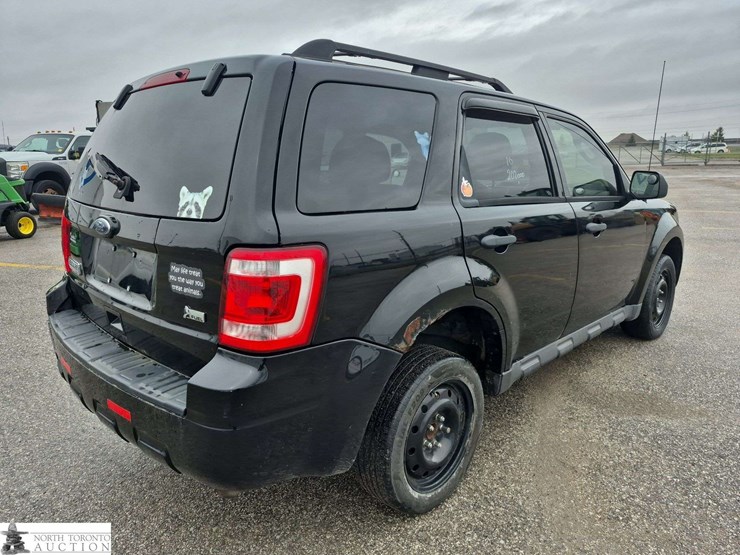 2010-ford-escape-image-5