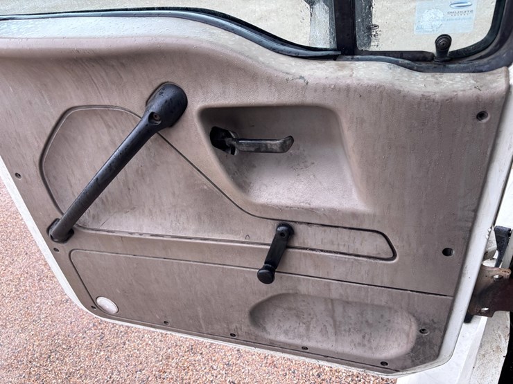 2009-sterling-l7500-image-16