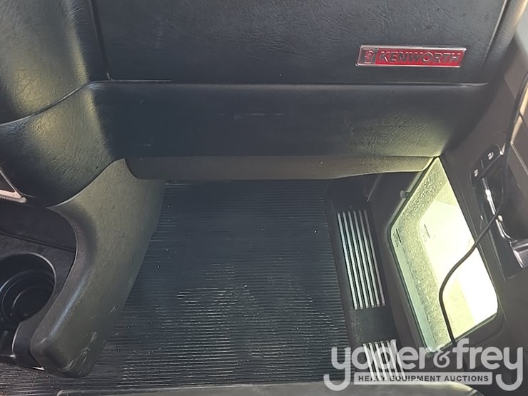 2014-kenworth-t880-image-127