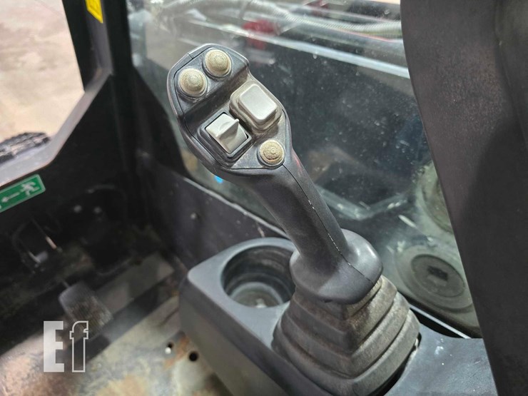 2020-jcb-3ts-8t-image-16