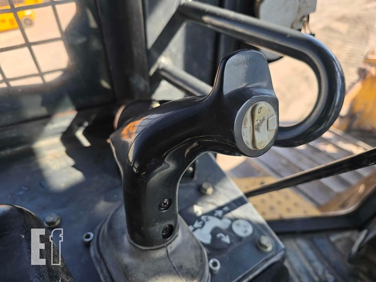 2006-deere-750j-image-20