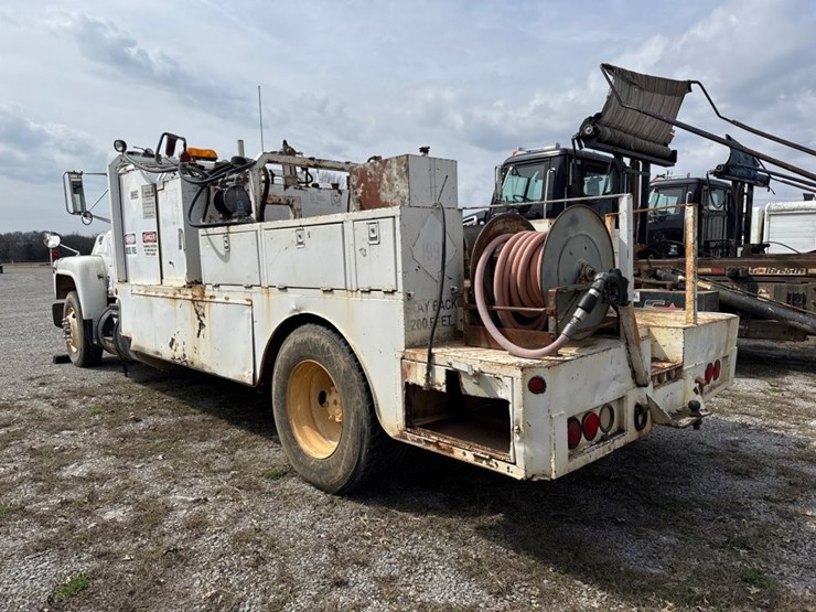 #31721-•-1989-mack-r690t-single-axle-fuel-truck-image-4