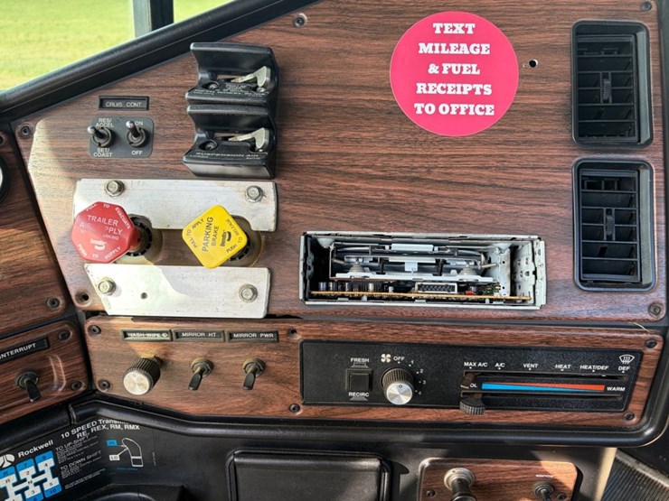 #31768-•-1998-freightliner-single-axle-truck-tractor-image-19