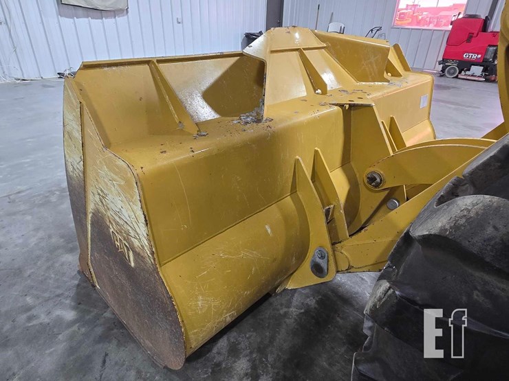 2022-caterpillar-920-image-12