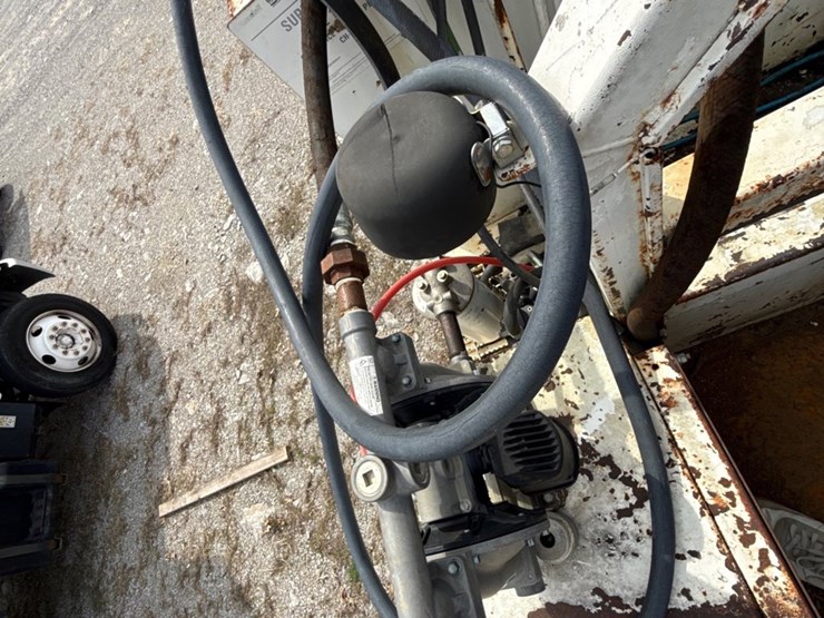 #31721-•-1989-mack-r690t-single-axle-fuel-truck-image-25