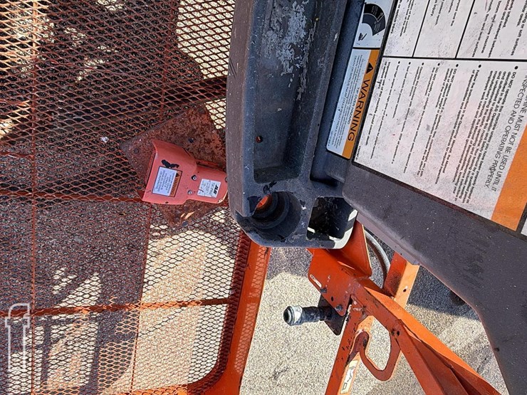 2014-jlg-600s-image-25