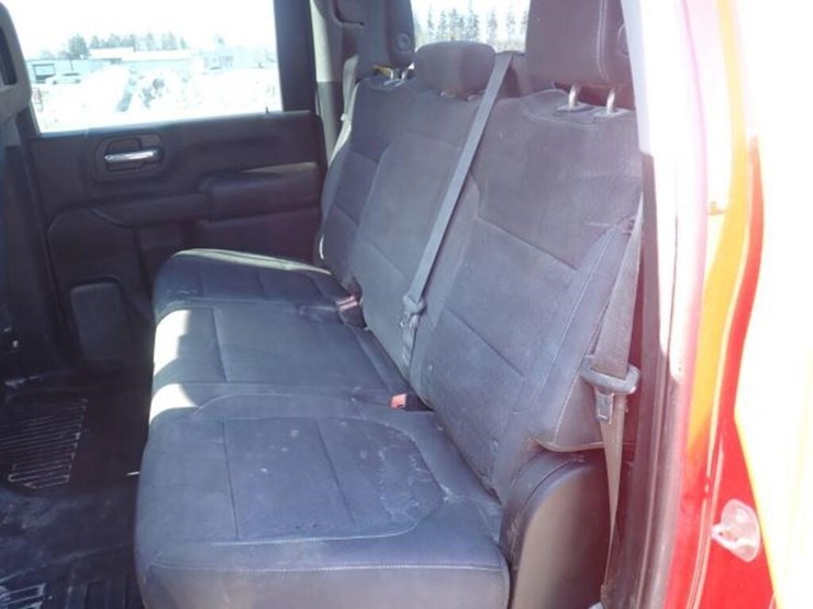 2022-chevrolet-2500hd-image-25