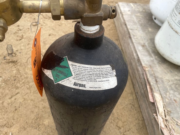 #3922-•-(7)-refrigerant-tanks-and-(1)-nitrogen/argon-tank-image-6