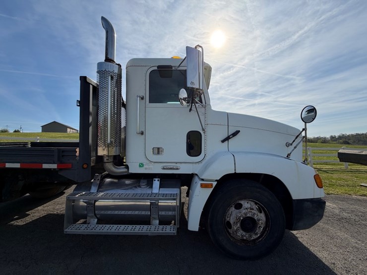 #31768-•-1998-freightliner-single-axle-truck-tractor-image-11