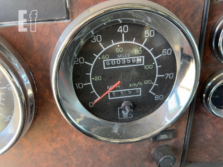 2005-kenworth-t800-image-46