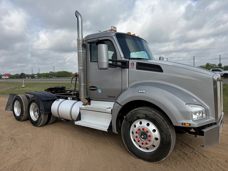 2020-kenworth-t880-image-3