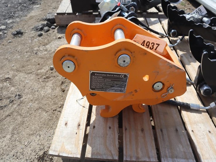 future-excavator-quick-hitch-image-2