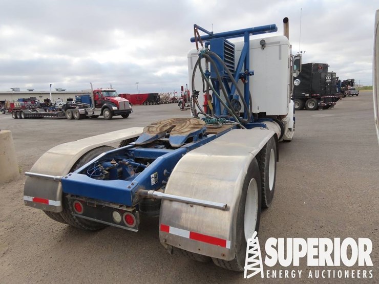 2016-peterbilt-365-image-3