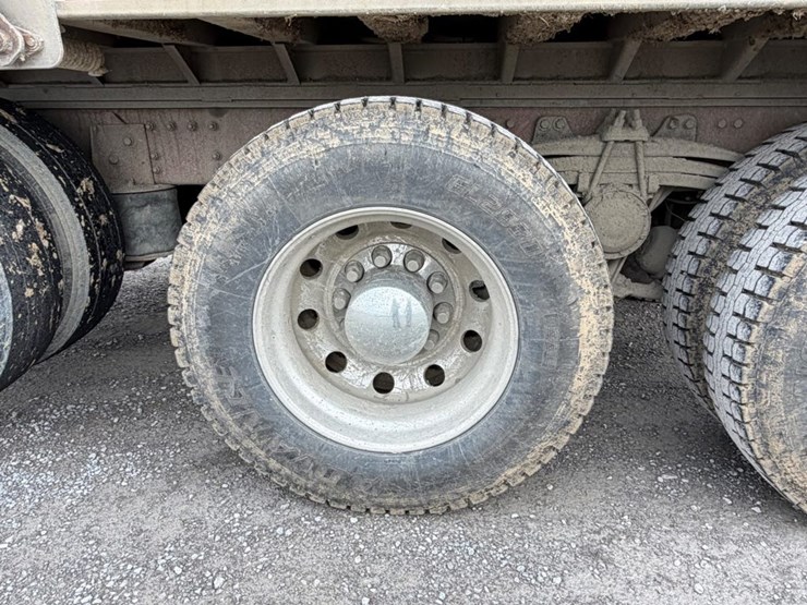 #31720-•-1999-volvo-tri-axle-dump-truck-image-26