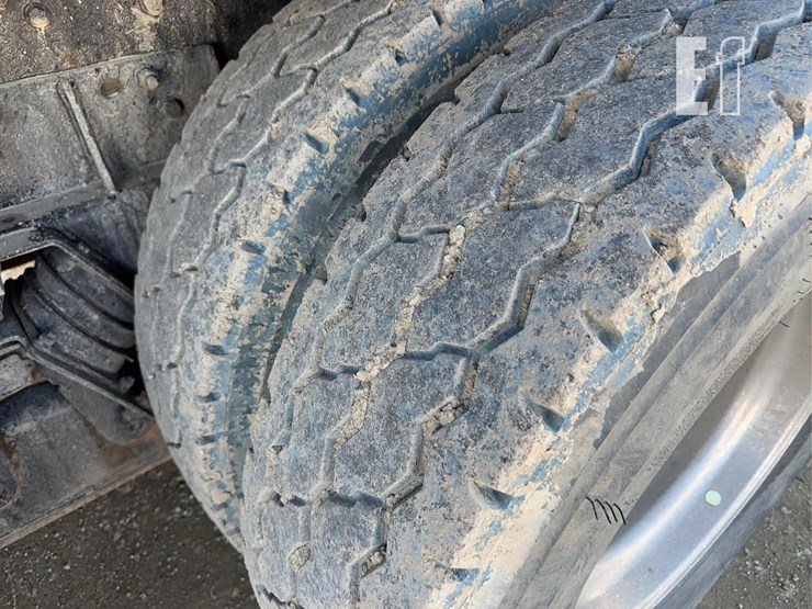 1999-kenworth-t800-image-11