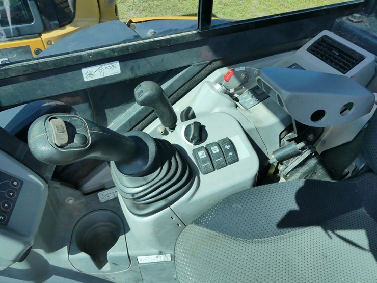 2019-deere-35g-image-14
