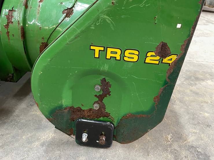 #3968-•-john-deere-trs24-snowblower-image-9