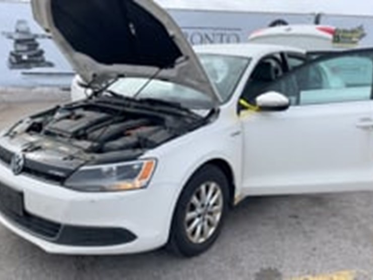 2013-volkswagen-jetta-hybrid-trendline-4dr-sedan-image-9