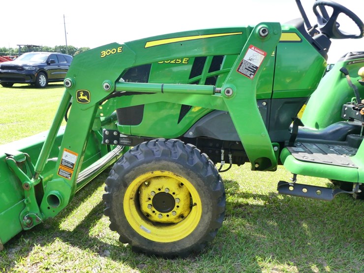 john-deere-3025e-image-8